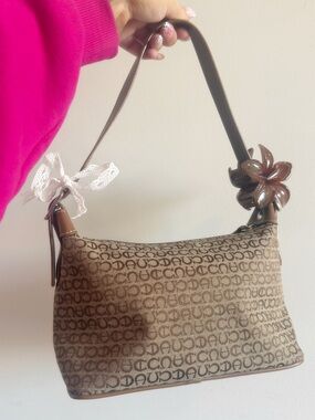 cute beige structured handbag 🧸